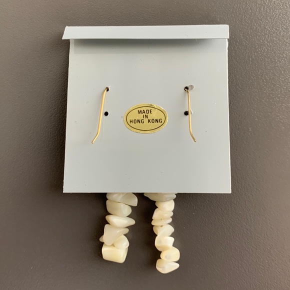 3/$10 🔆 Mother of Pearl Earrings - Picture 3 of 6